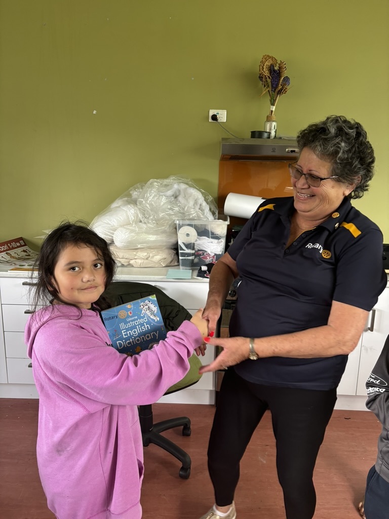 (10.09.2024) Yr4's Gifted Dictionaries From Kaikohe Rotary Club (2)