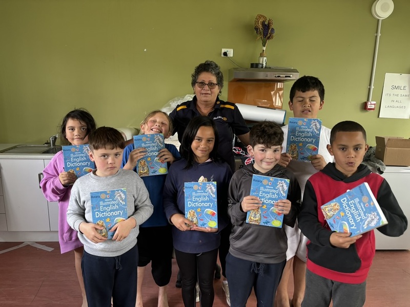 (10.09.2024) Yr4's Gifted Dictionaries From Kaikohe Rotary Club (1)